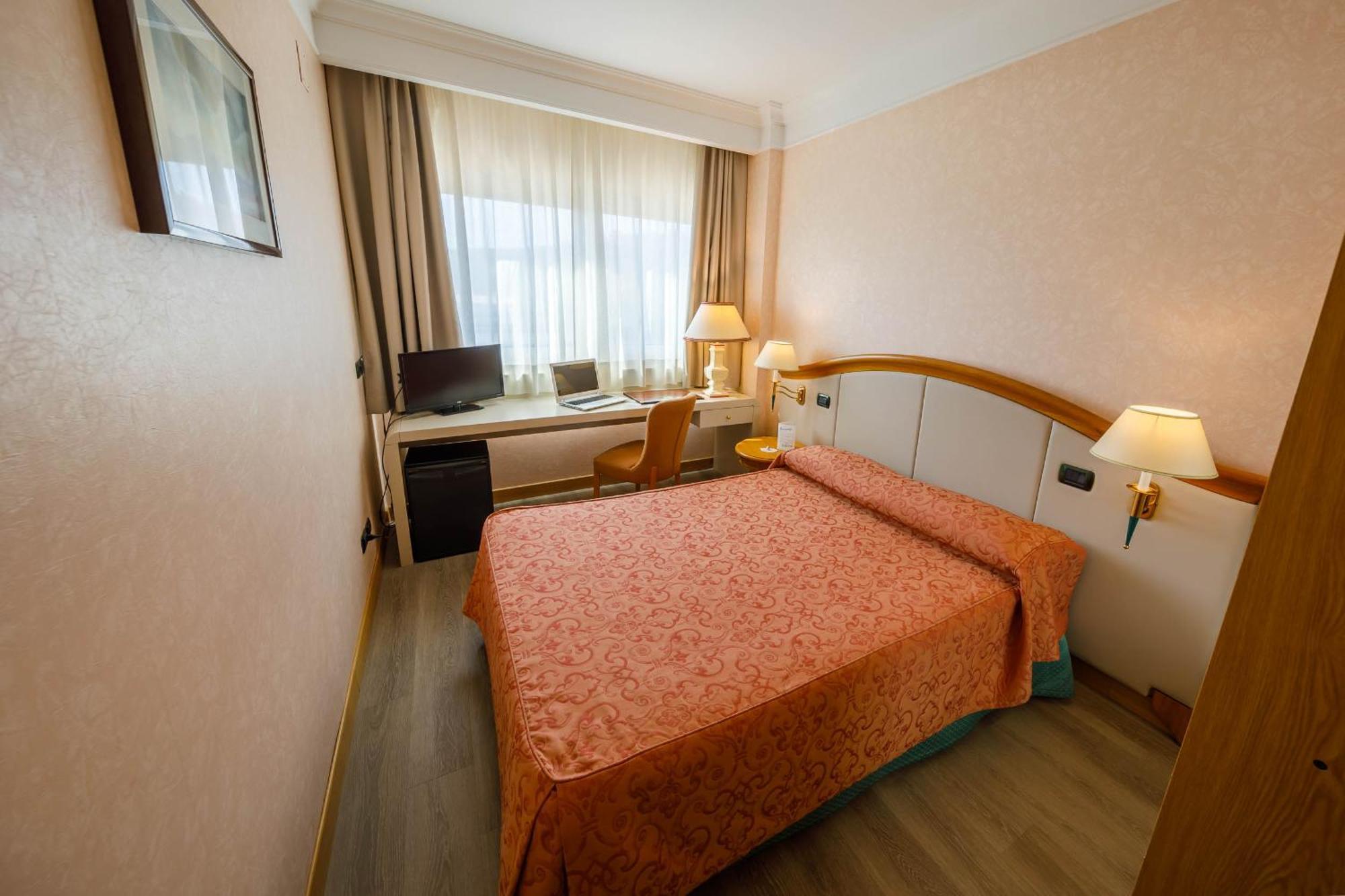 Perugia Plaza Hotel מראה חיצוני תמונה